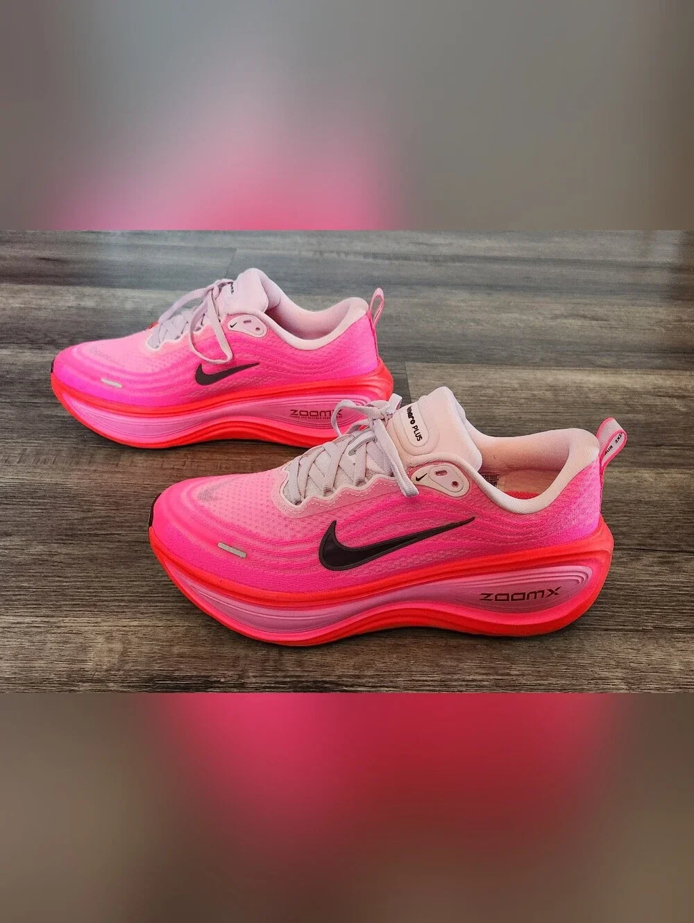 **BRAND NEW** Nike Vomero PLUS Zoom X Sz 8.5 Bright Vibrant Neon Hyper Hot Pink